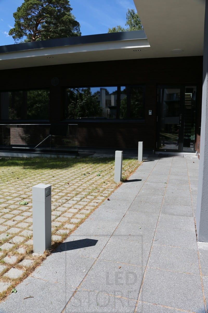 PILARI CUBIC 2 kahteen suuntaan valoa antava malli sopii parhaiten kulkuväylien, istutusten ja terassien valaisuun. Muotoilu on pelkistetyn minimalistinen ja istuu moderniin arkkitehtuuriin. Ledstore.fi